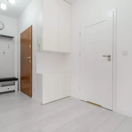 Francuska Comfort By Bookinghost *