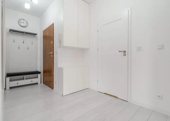 Francuska Comfort By Bookinghost *